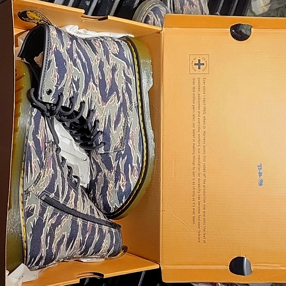 Dr Martens Boys green/camo Combat boots